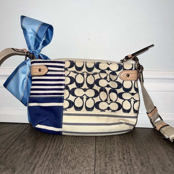 Y2K Coach Signature Patchwork Crossbody Bag - Picture 4 of 9